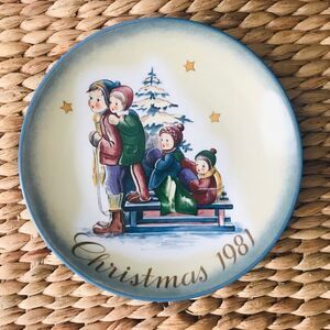 Berta Hummel Christmas 1981 Collectors Plate